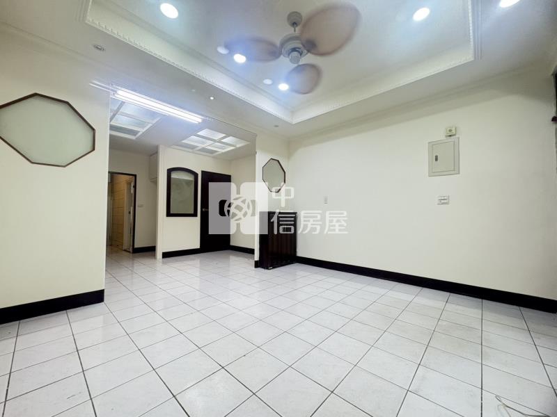 青埔旁門前停車超值透天房屋室內格局與周邊環境