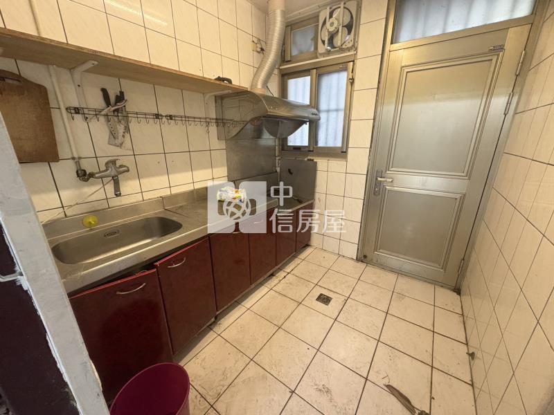青埔旁門前停車超值透天房屋室內格局與周邊環境