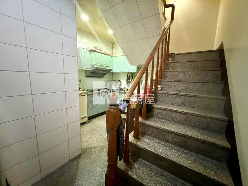 中壢復華三街透天房屋室內格局與周邊環境
