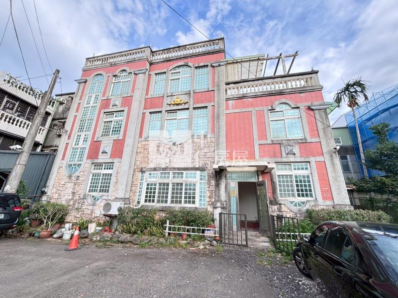 中壢體育園區城堡透天房屋室內格局與周邊環境