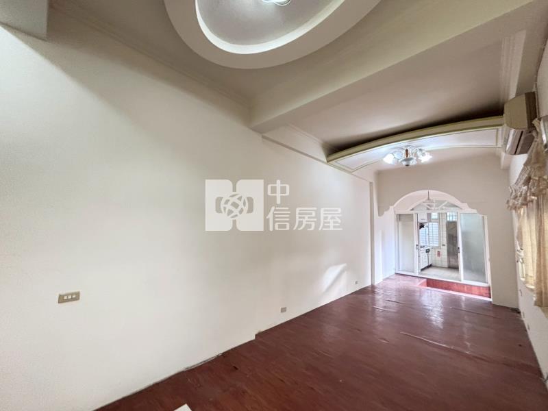中壢體育園區城堡透天房屋室內格局與周邊環境