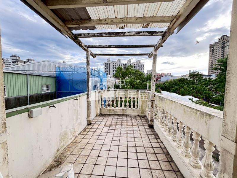 中壢體育園區城堡透天房屋室內格局與周邊環境