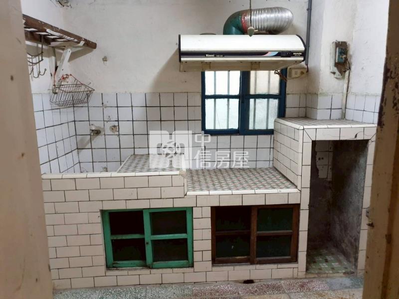 崁頂路美平房房屋室內格局與周邊環境