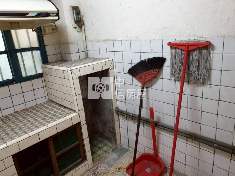 崁頂路美平房房屋室內格局與周邊環境