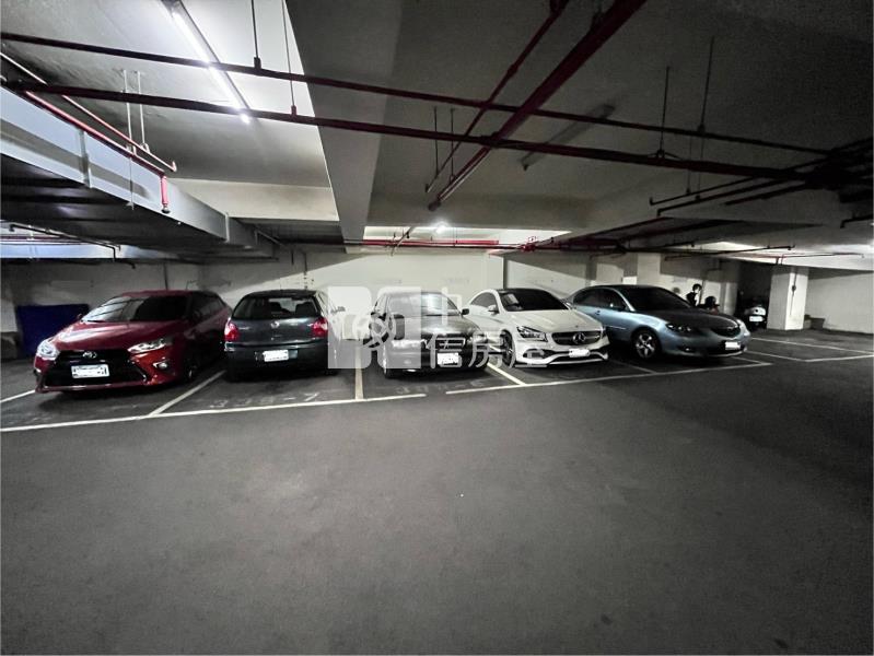 絕代風華採光兩房兩廳兩衛平車房屋室內格局與周邊環境