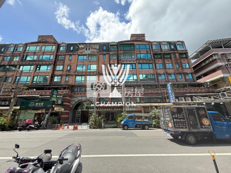 【冠軍】百六街金店面+雙車位房屋室內格局與周邊環境