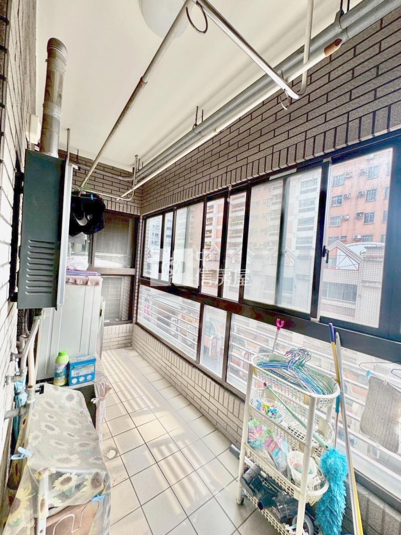 惠文國小三房平車輕屋齡房屋室內格局與周邊環境