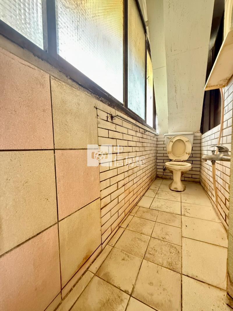 康橋河畔需整理三房無限視野戶房屋室內格局與周邊環境