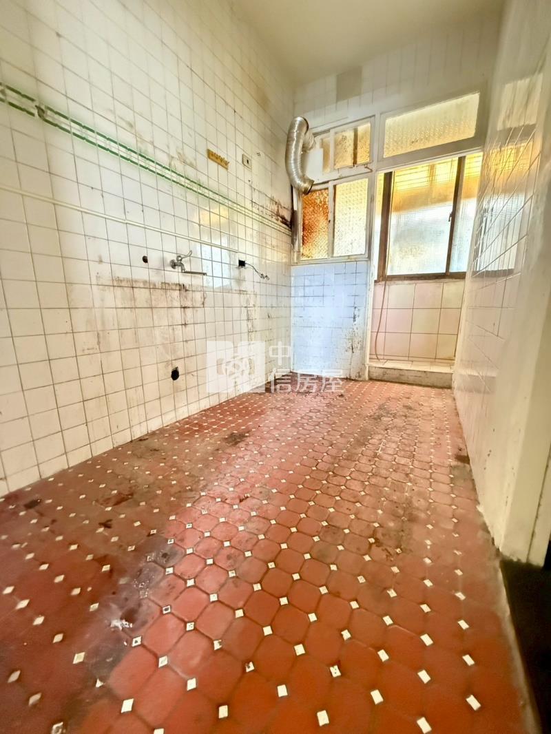 康橋河畔需整理三房無限視野戶房屋室內格局與周邊環境