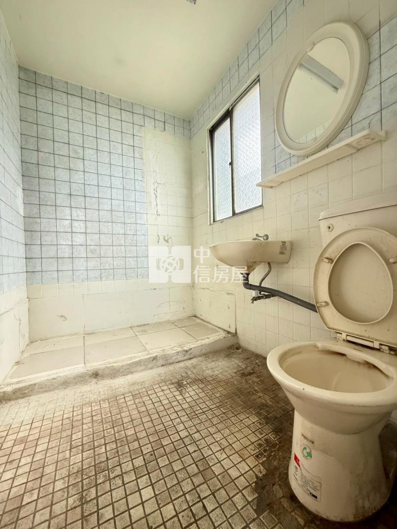 康橋河畔需整理三房無限視野戶房屋室內格局與周邊環境