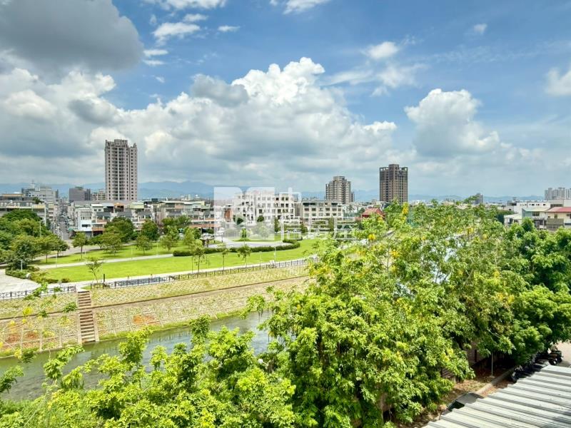 康橋河畔需整理三房無限視野戶房屋室內格局與周邊環境