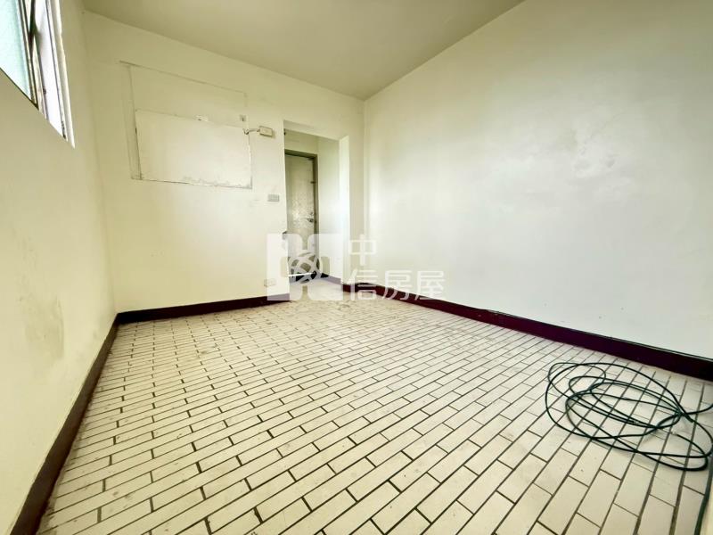 康橋河畔需整理三房無限視野戶房屋室內格局與周邊環境