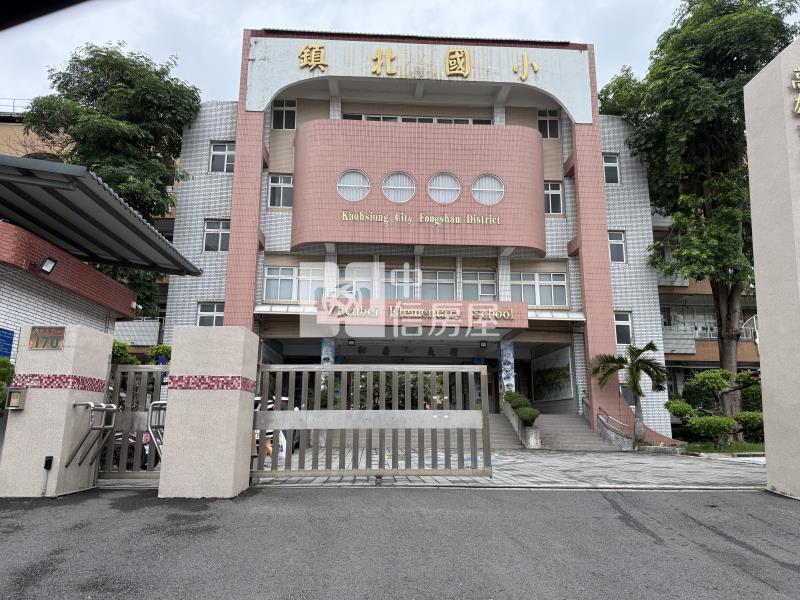 鳳山鎮北國小三角窗店住可停多車房屋室內格局與周邊環境