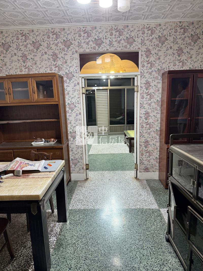 鳳山鎮北國小三角窗店住可停多車房屋室內格局與周邊環境