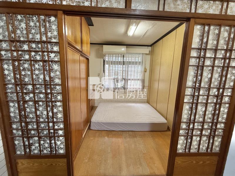 鳳山鎮北國小三角窗店住可停多車房屋室內格局與周邊環境