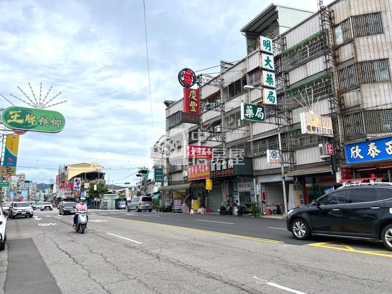 東區振興路吃市透店房屋室內格局與周邊環境