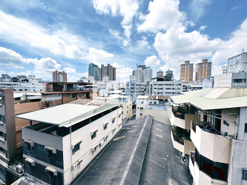 四維捷運河畔朝南大３房+車位房屋室內格局與周邊環境