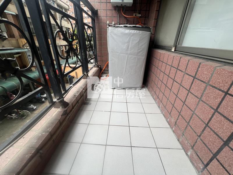 頂好文心三改大二房平車房屋室內格局與周邊環境