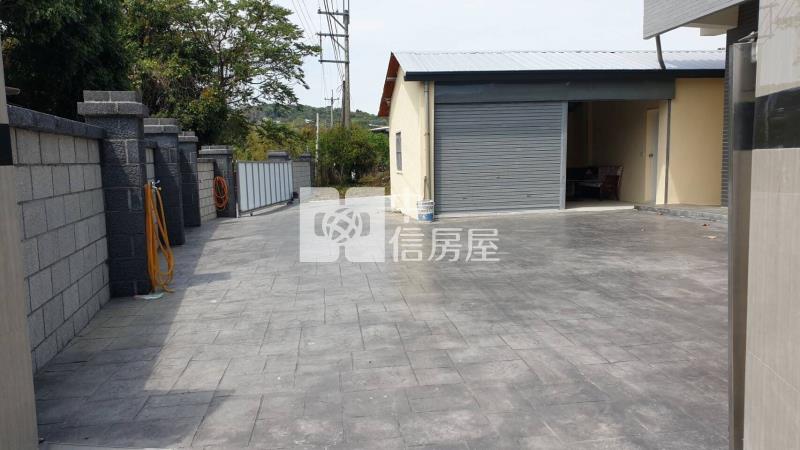 新社合法漂亮農莊+954坪農地~車可達房屋室內格局與周邊環境