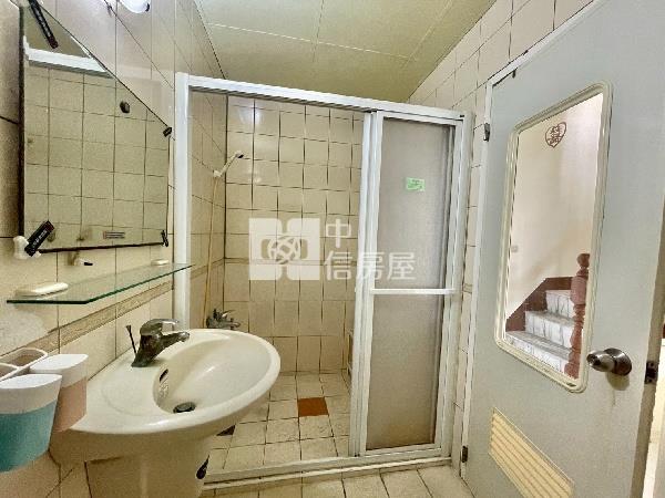 仁武大面寬邊間雙車墅房屋室內格局與周邊環境
