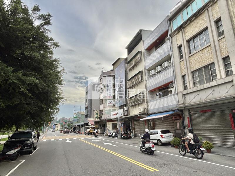 近中山醫建國北路大面寬透天房屋室內格局與周邊環境