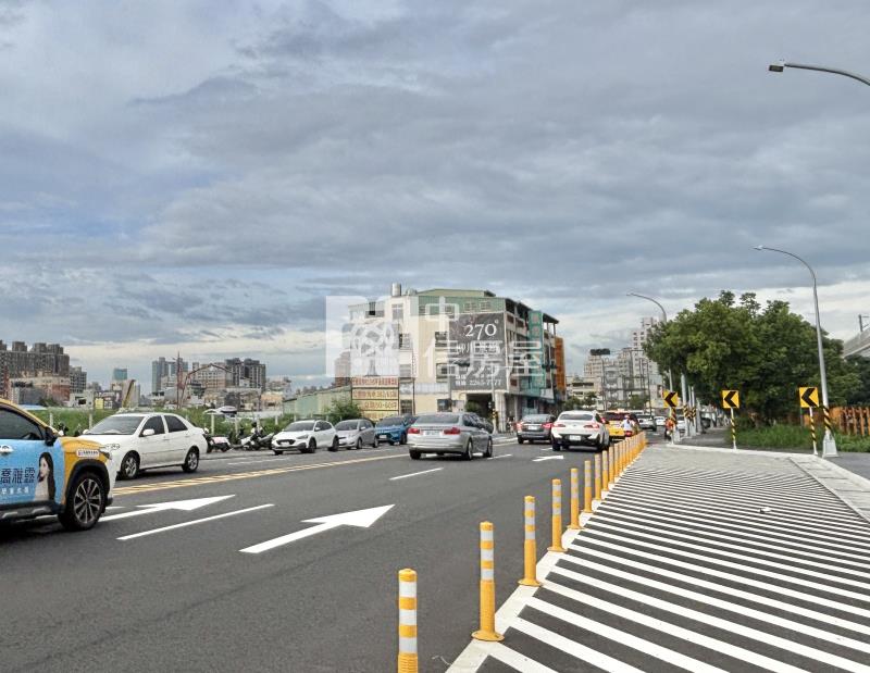 近中山醫建國北路大面寬透天房屋室內格局與周邊環境