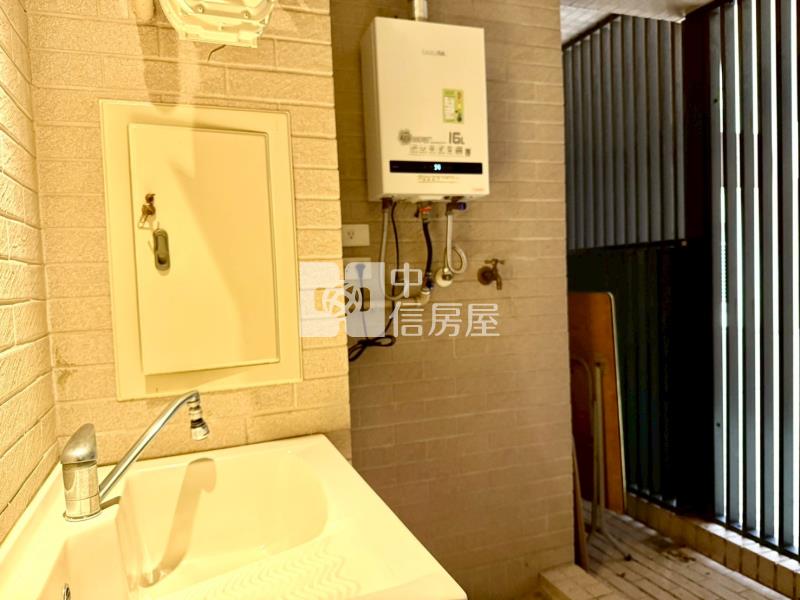 千謙苑朝南三房平車房屋室內格局與周邊環境