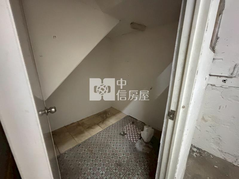 塗城商圈騎樓停車欠修理透天房屋室內格局與周邊環境