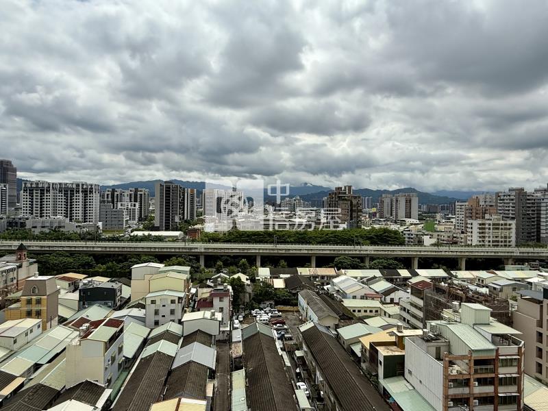 太宇尊爵3房平車★松竹捷運雙鐵共構房屋室內格局與周邊環境