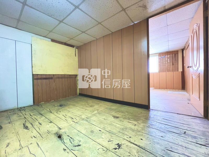 吳鳳南路店面建地房屋室內格局與周邊環境