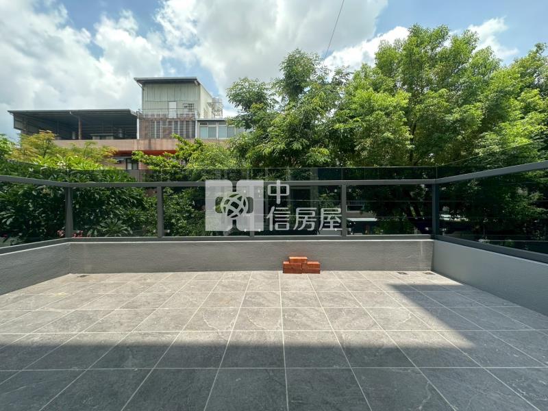 益民商圈綠園道旁四大套房車庫別墅房屋室內格局與周邊環境
