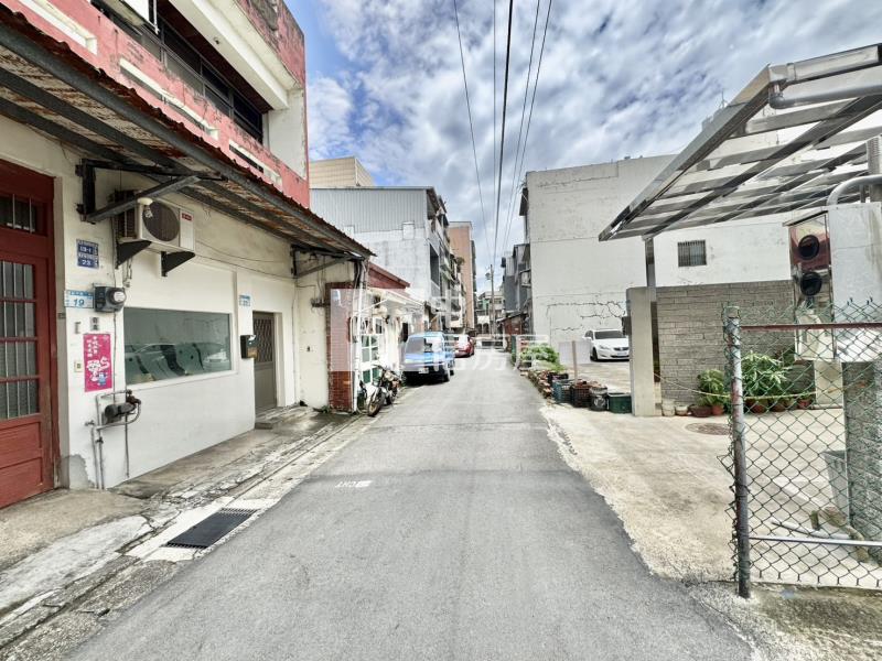 陽明醫院斜對面.近新勢國小活巷住宅區建地房屋室內格局與周邊環境