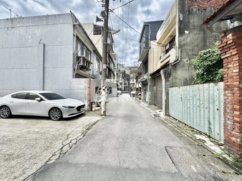 陽明醫院斜對面.近新勢國小活巷住宅區建地房屋室內格局與周邊環境