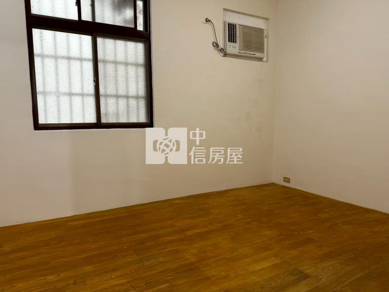 近市區前院停車透天房屋室內格局與周邊環境