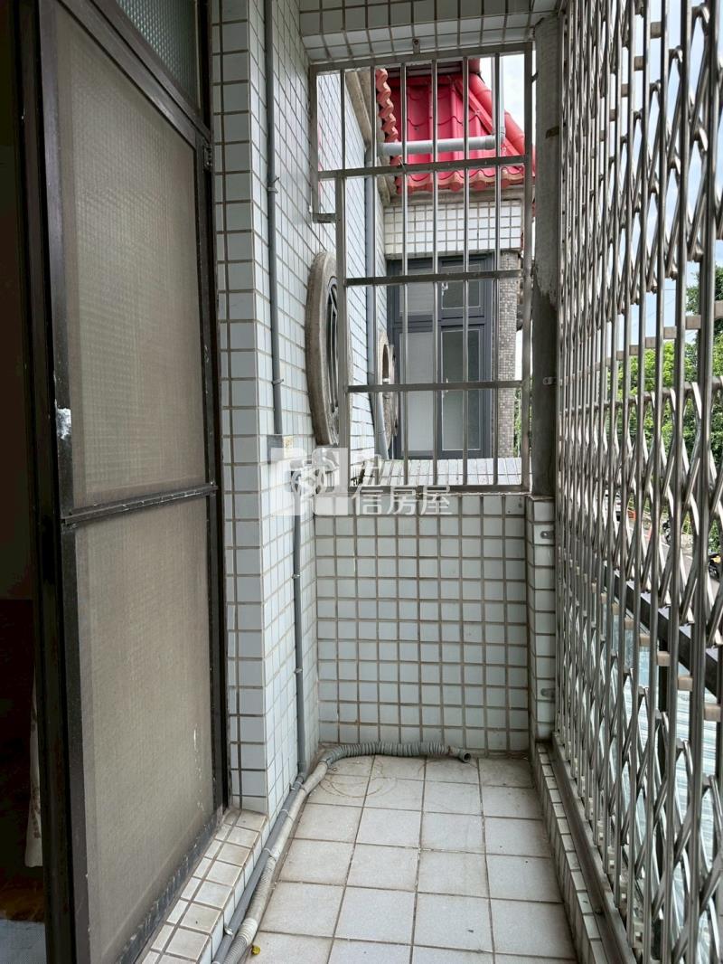 近市區前院停車透天房屋室內格局與周邊環境