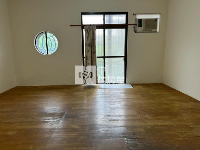 近市區前院停車透天房屋室內格局與周邊環境