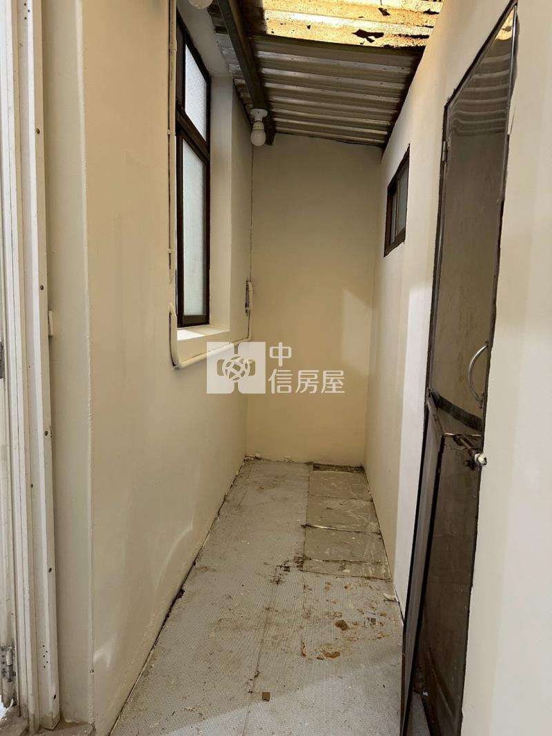 近市區前院停車透天房屋室內格局與周邊環境