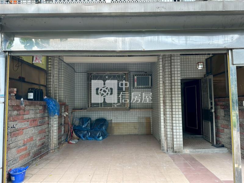 近市區前院停車透天房屋室內格局與周邊環境