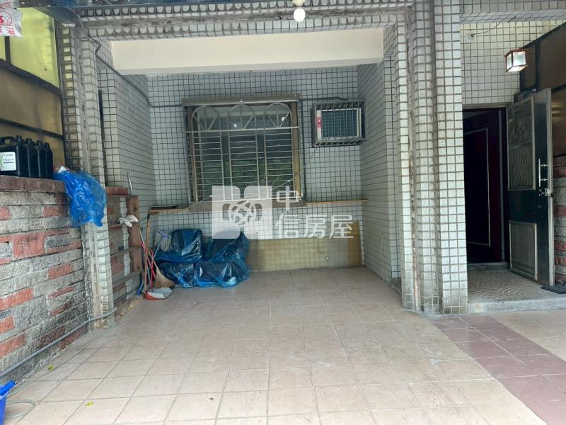 近市區前院停車透天房屋室內格局與周邊環境