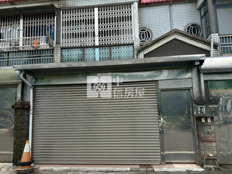 近市區前院停車透天房屋室內格局與周邊環境