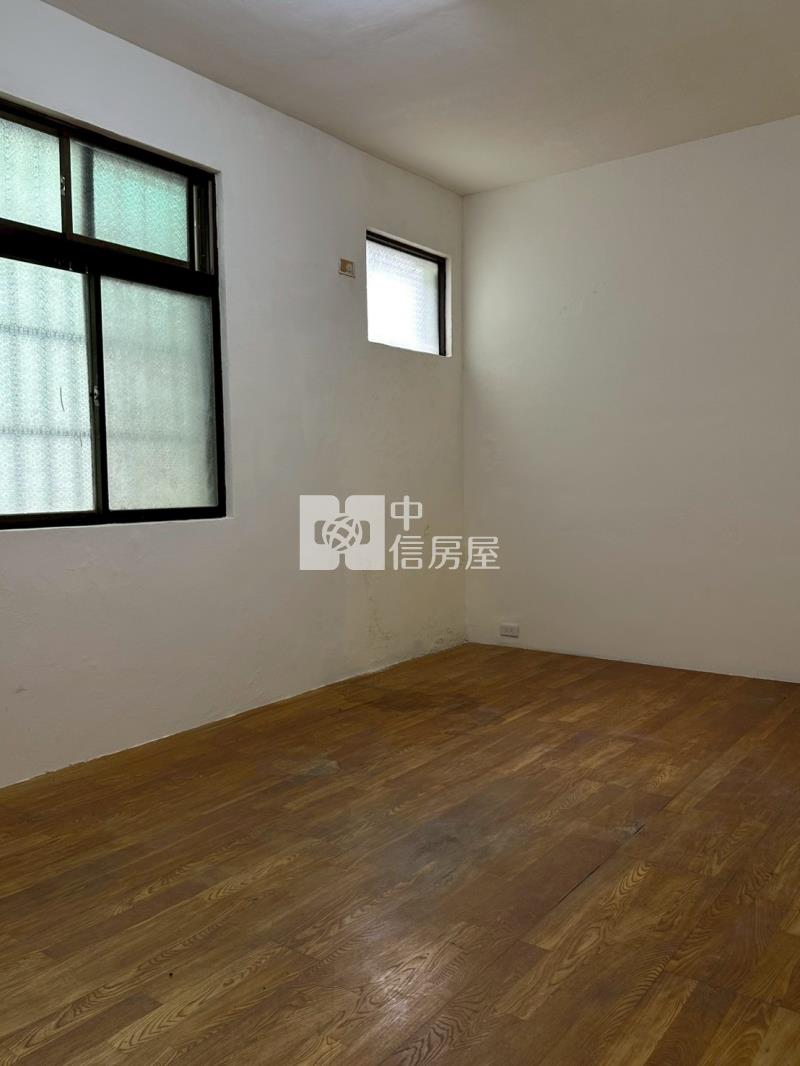 近市區前院停車透天房屋室內格局與周邊環境