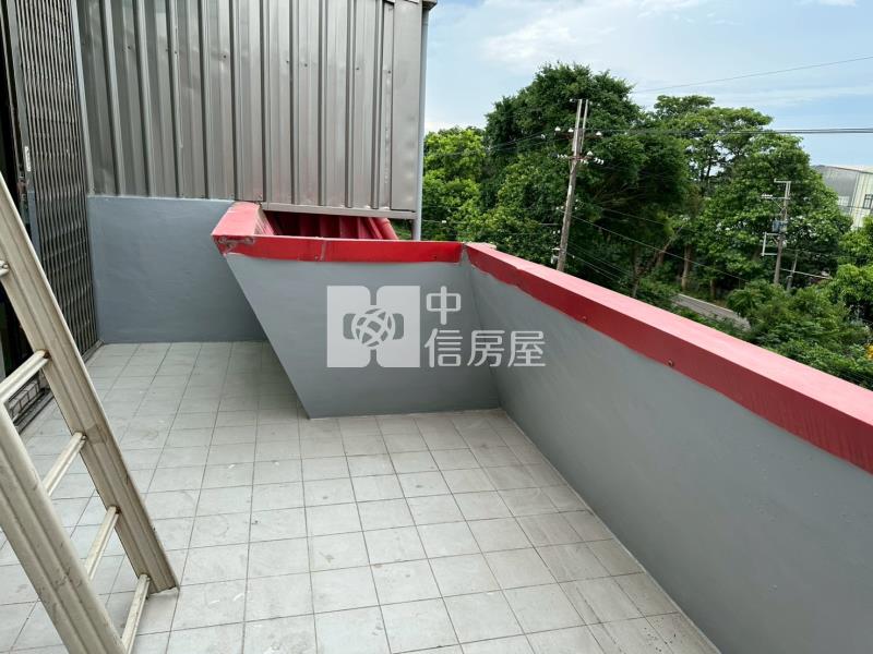 近市區前院停車透天房屋室內格局與周邊環境