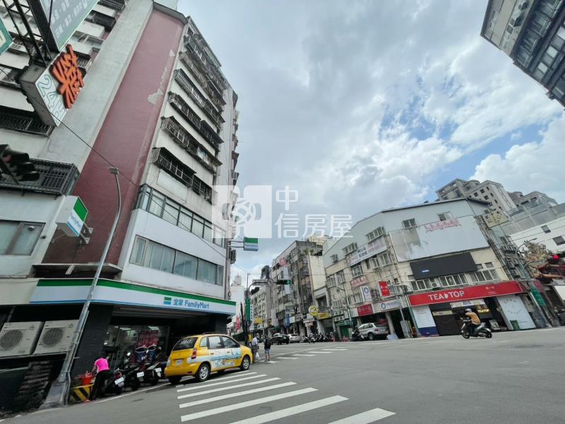中華夜市低總價電梯美兩房房屋室內格局與周邊環境