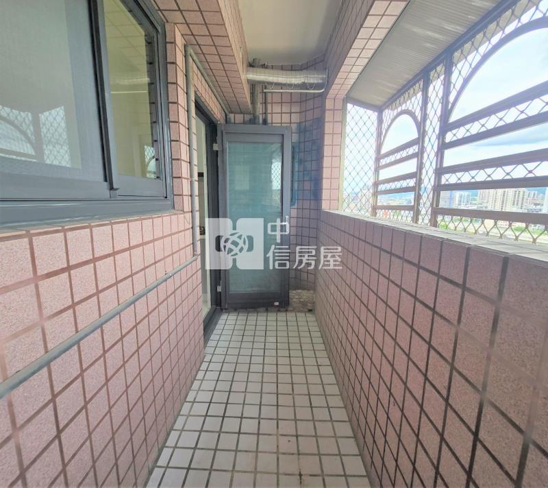 太宇尊爵三房平車房屋室內格局與周邊環境