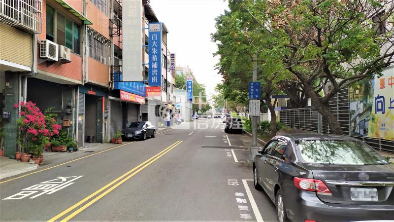 西區審計新村黃金透店房屋室內格局與周邊環境