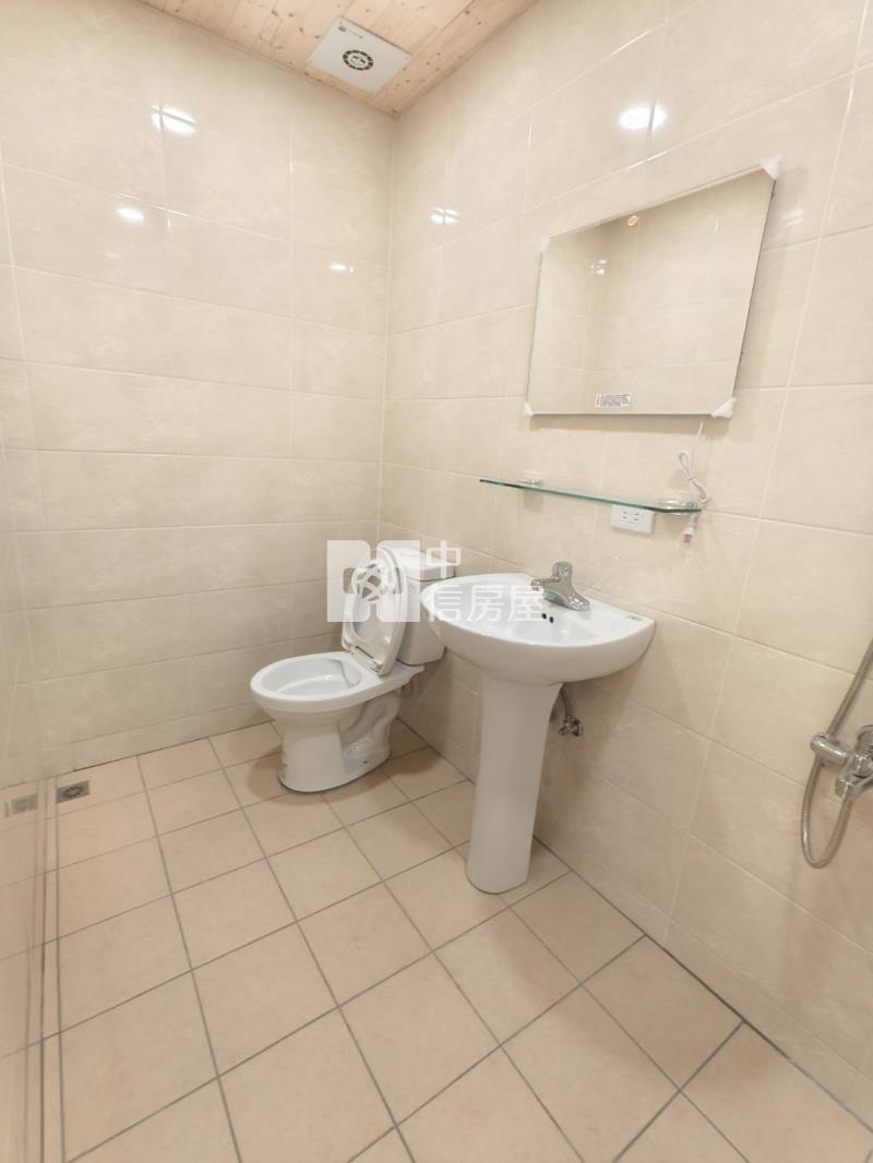 一中商圈旁電梯全新裝潢三房美屋(觀光大樓)房屋室內格局與周邊環境