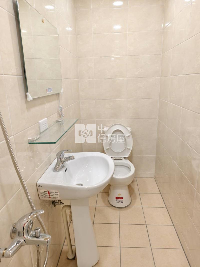 一中商圈旁電梯全新裝潢三房美屋(觀光大樓)房屋室內格局與周邊環境