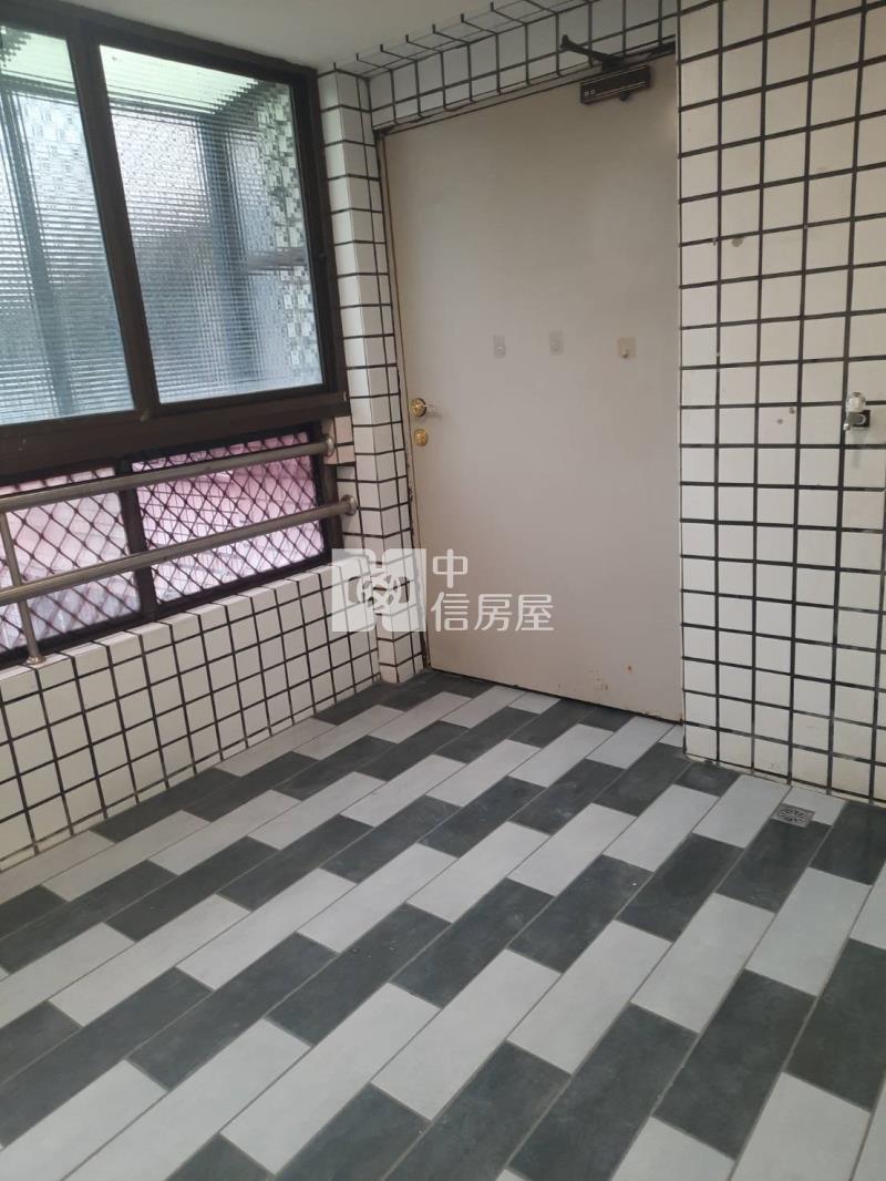 正誠公園旁大面寬1+2樓三房美屋房屋室內格局與周邊環境