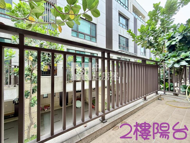 君艦建設輕屋齡12米計畫道路無抗性6房天然氣孝親別墅房屋室內格局與周邊環境