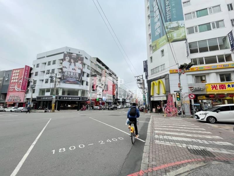 逢甲12期整棟17間角間店套房屋室內格局與周邊環境